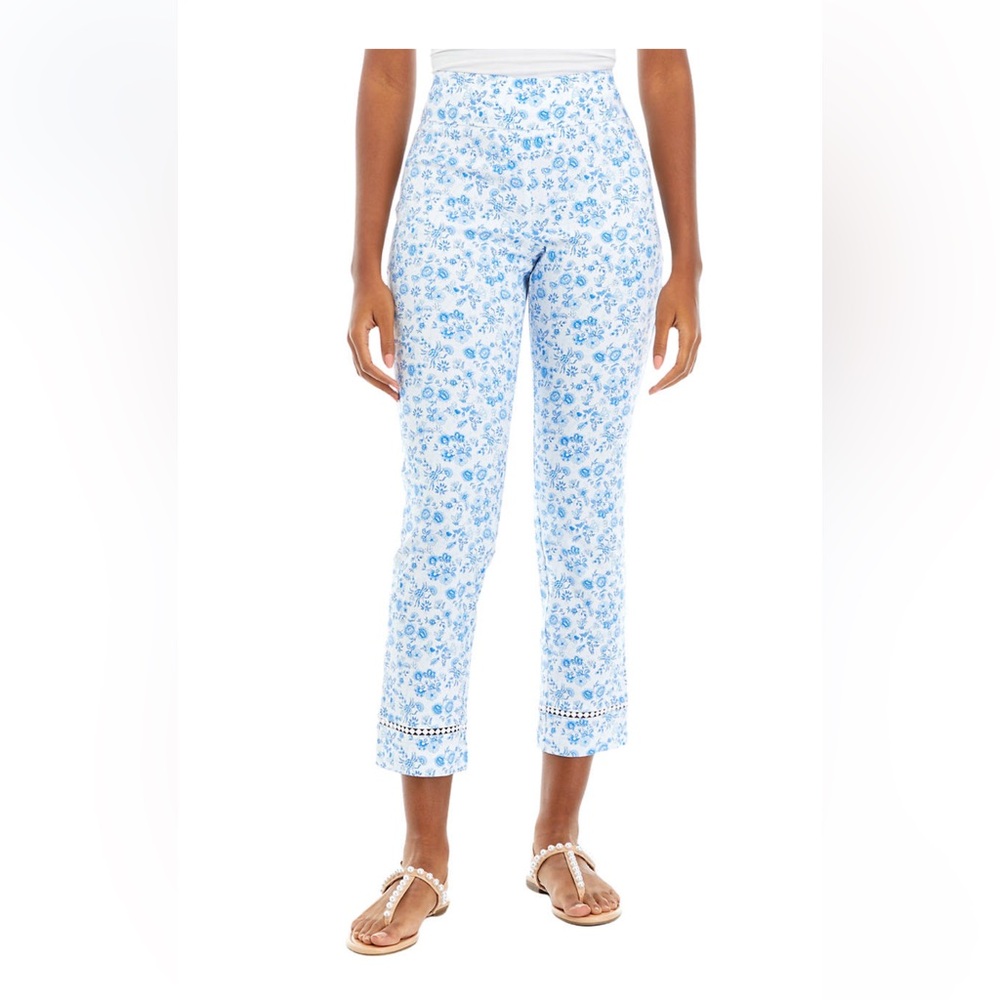 Crown & Ivy Women’s Floral Blue Pants